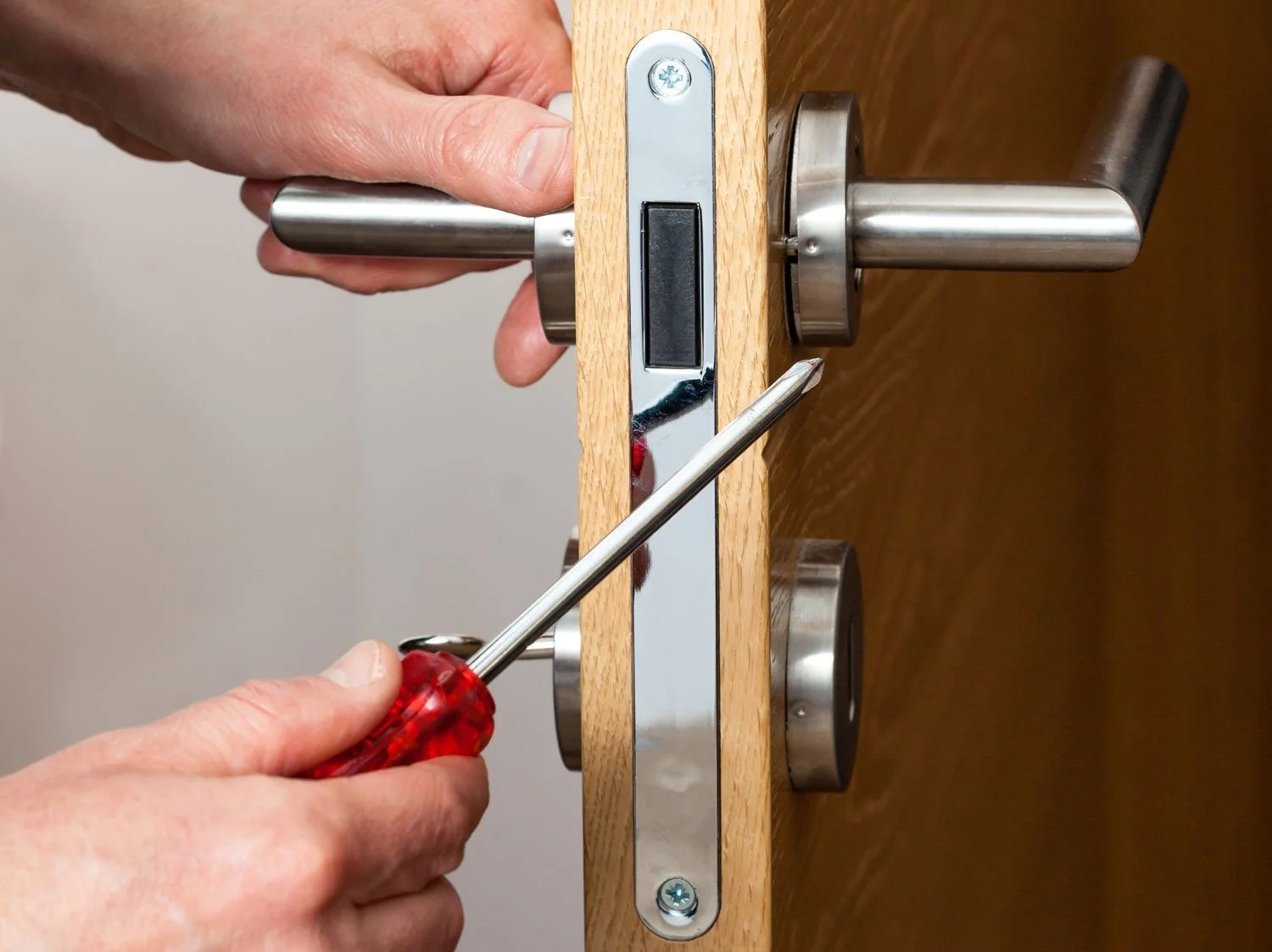 poser une serrure de porte interieure5df77891a8e93d0008bcecc0 1